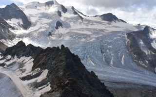 Pitztal Glacier Platform (3.440 m) ► breathtaking views of the imposing glaciers and of numerous peaks above 3.000 meters → highest peak: the Wildspitze 3.768 m